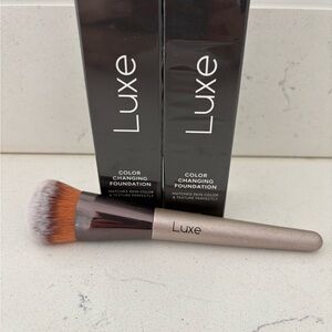 Luxe Color Changing Foundation with Brush Set (2 bottles)
